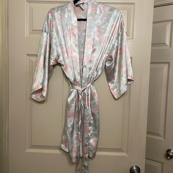 Honeydew Intimates Intimates & Sleepwear Vintage Satin Robe Size